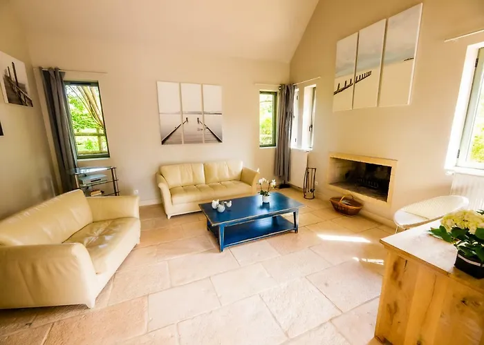 A La Ferme De L'oudon & * Berville (Calvados)